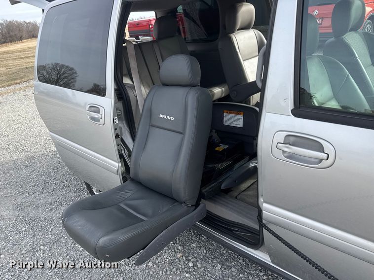 image for item ET1581 2008 Chevrolet Uplander handicap accessible van