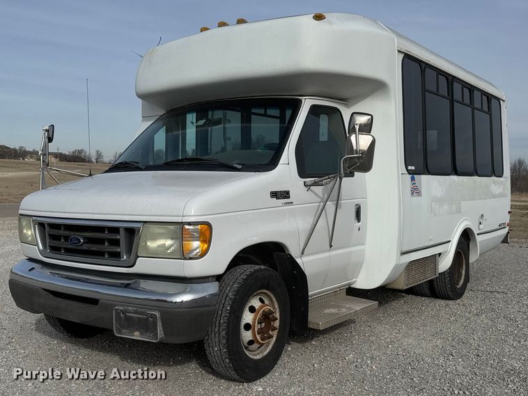 image for item ET1582 2003 Eldorado Aerotech E350 Super Duty shuttle bus