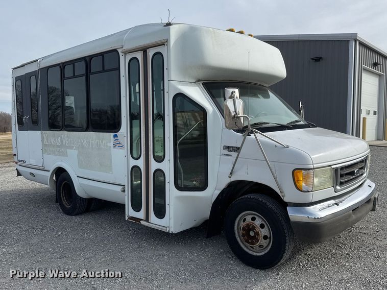 image for item ET1582 2003 Eldorado Aerotech E350 Super Duty shuttle bus