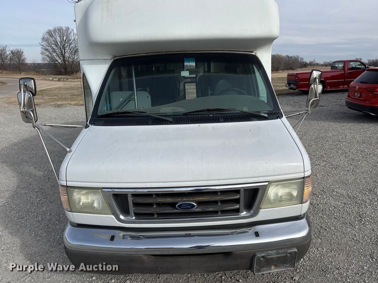 image for item ET1582 2003 Eldorado Aerotech E350 Super Duty shuttle bus