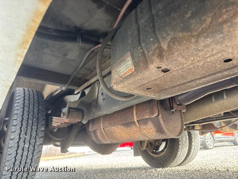 image for item ET1582 2003 Eldorado Aerotech E350 Super Duty shuttle bus