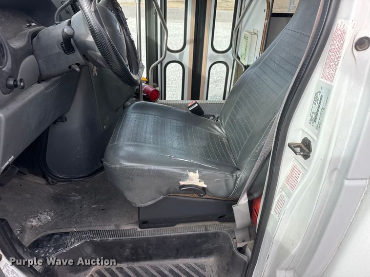 image for item ET1582 2003 Eldorado Aerotech E350 Super Duty shuttle bus