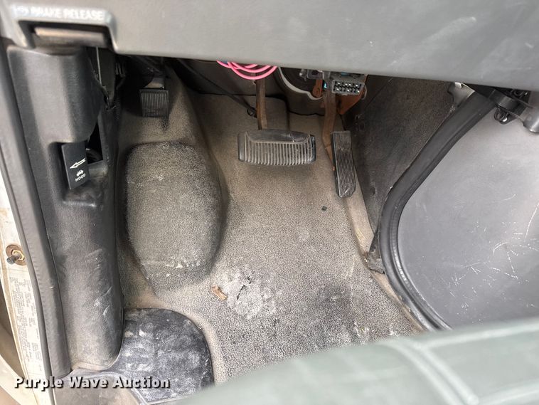 image for item ET1582 2003 Eldorado Aerotech E350 Super Duty shuttle bus