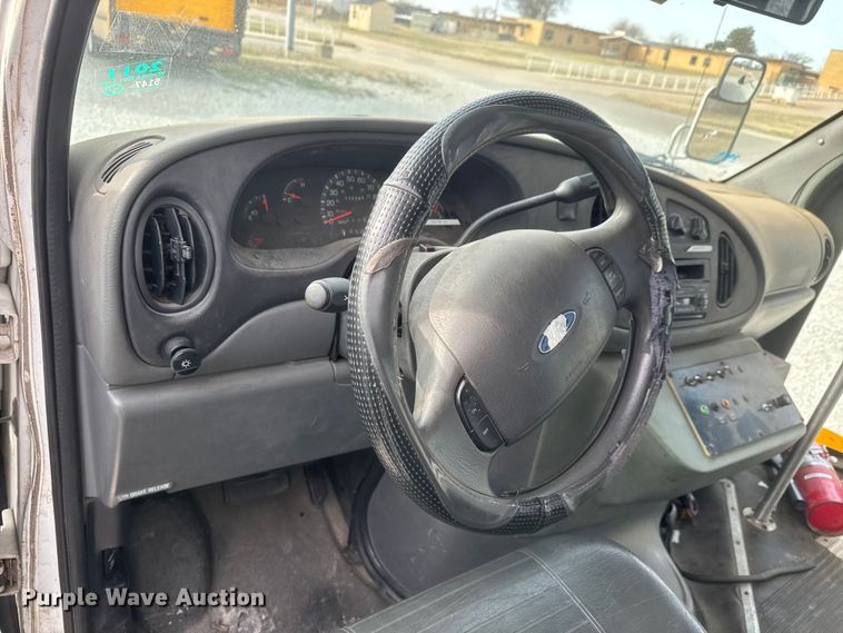 image for item ET1582 2003 Eldorado Aerotech E350 Super Duty shuttle bus