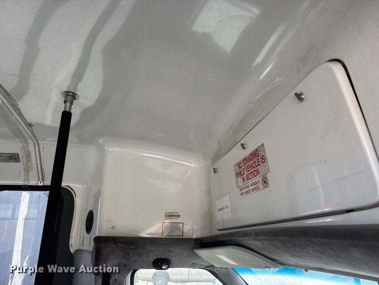 image for item ET1582 2003 Eldorado Aerotech E350 Super Duty shuttle bus