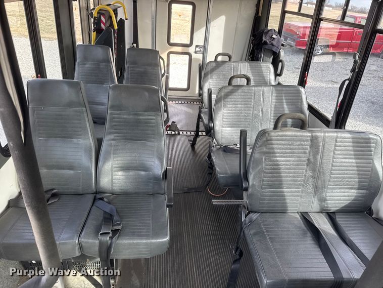 image for item ET1582 2003 Eldorado Aerotech E350 Super Duty shuttle bus