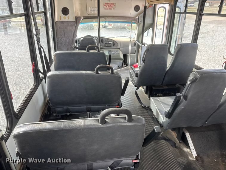 image for item ET1582 2003 Eldorado Aerotech E350 Super Duty shuttle bus