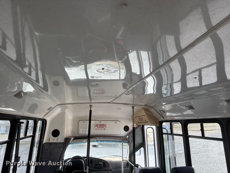 image for item ET1582 2003 Eldorado Aerotech E350 Super Duty shuttle bus