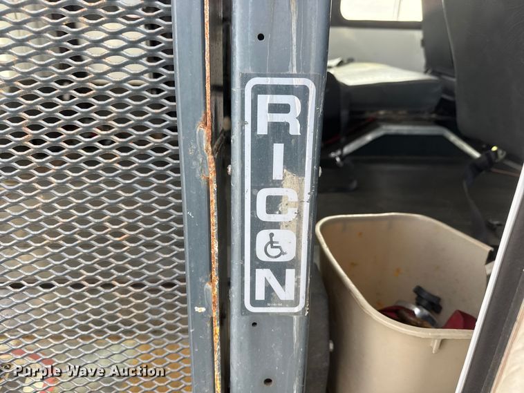 image for item ET1582 2003 Eldorado Aerotech E350 Super Duty shuttle bus