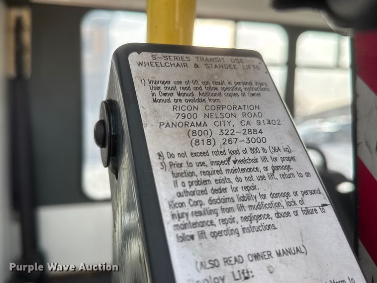 image for item ET1582 2003 Eldorado Aerotech E350 Super Duty shuttle bus