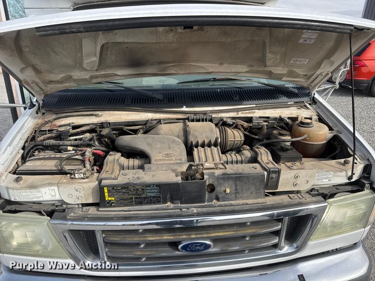 image for item ET1582 2003 Eldorado Aerotech E350 Super Duty shuttle bus