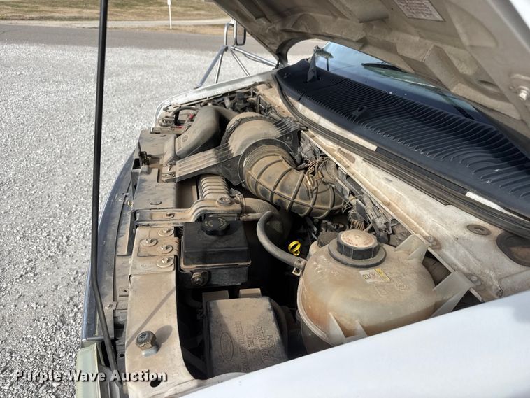 image for item ET1582 2003 Eldorado Aerotech E350 Super Duty shuttle bus