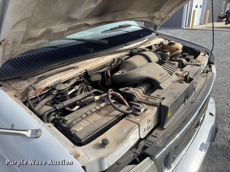 image for item ET1582 2003 Eldorado Aerotech E350 Super Duty shuttle bus