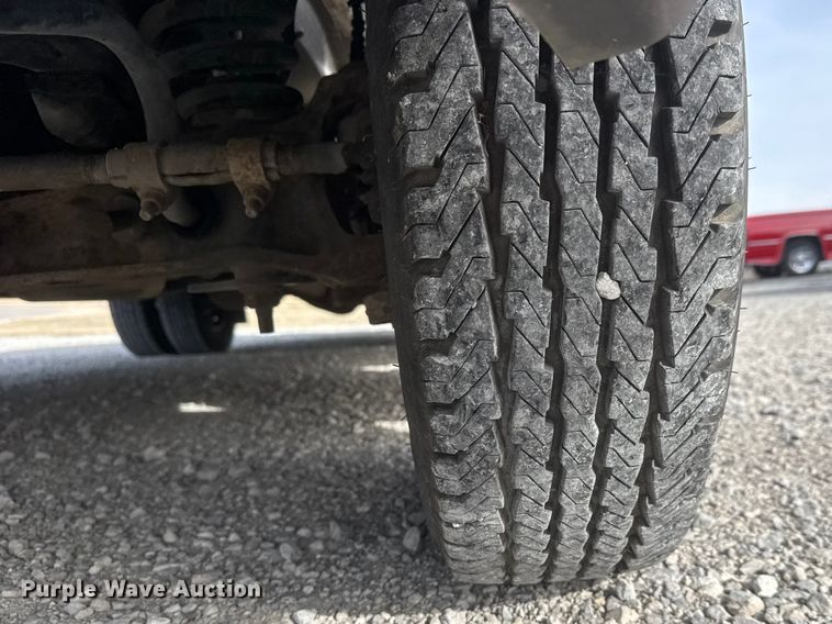 image for item ET1582 2003 Eldorado Aerotech E350 Super Duty shuttle bus