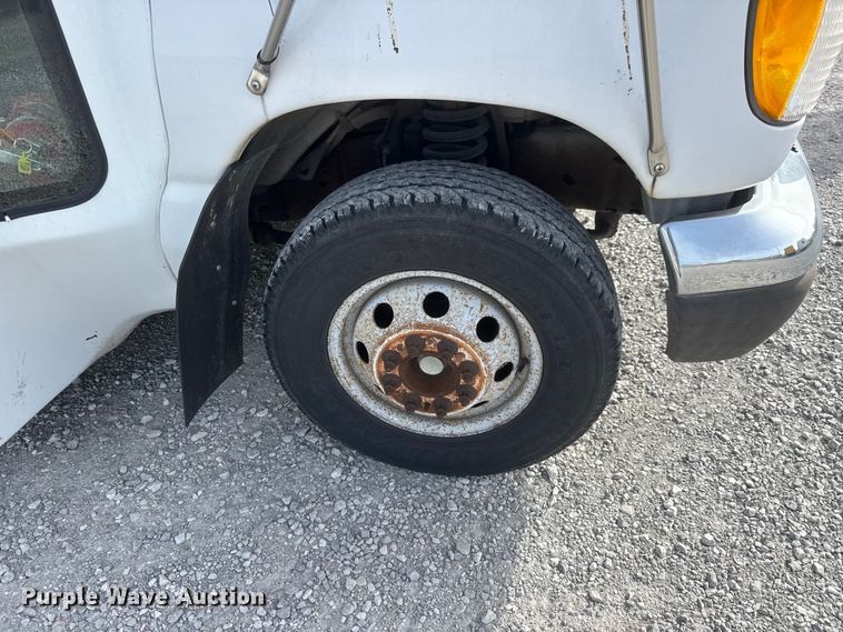 image for item ET1582 2003 Eldorado Aerotech E350 Super Duty shuttle bus