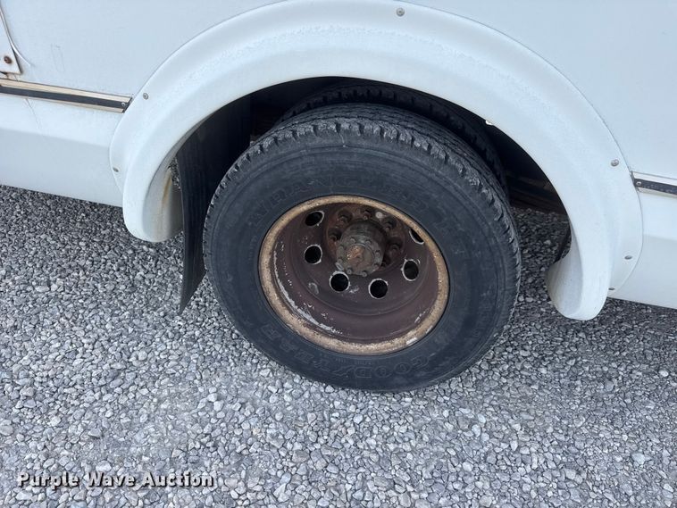 image for item ET1582 2003 Eldorado Aerotech E350 Super Duty shuttle bus