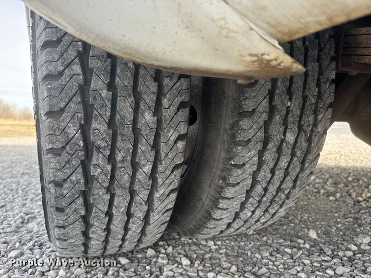 image for item ET1582 2003 Eldorado Aerotech E350 Super Duty shuttle bus