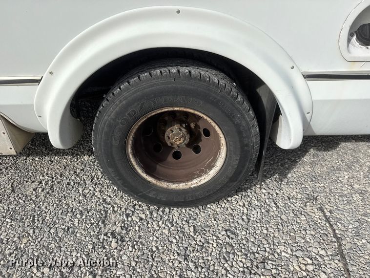 image for item ET1582 2003 Eldorado Aerotech E350 Super Duty shuttle bus