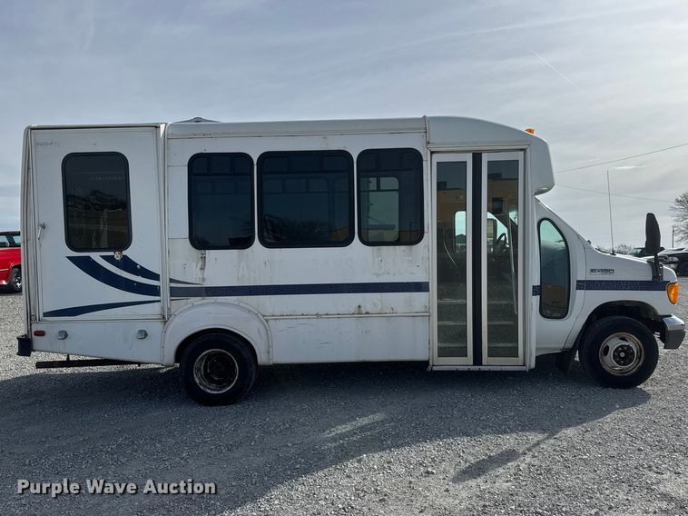 image for item ET1583 2007 Goshen Coach E450 Super Duty shuttle bus