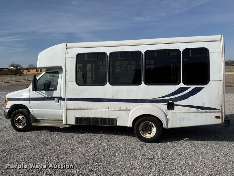 image for item ET1583 2007 Goshen Coach E450 Super Duty shuttle bus