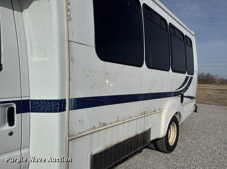 image for item ET1583 2007 Goshen Coach E450 Super Duty shuttle bus