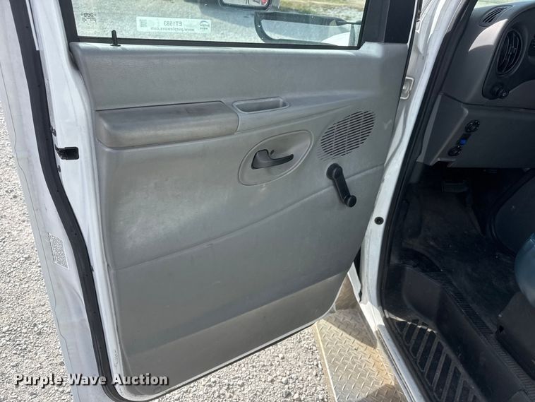 image for item ET1583 2007 Goshen Coach E450 Super Duty shuttle bus