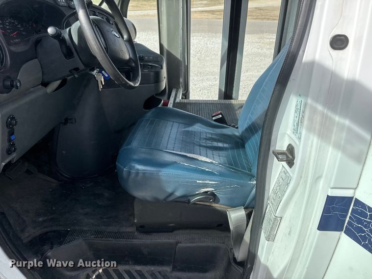 image for item ET1583 2007 Goshen Coach E450 Super Duty shuttle bus