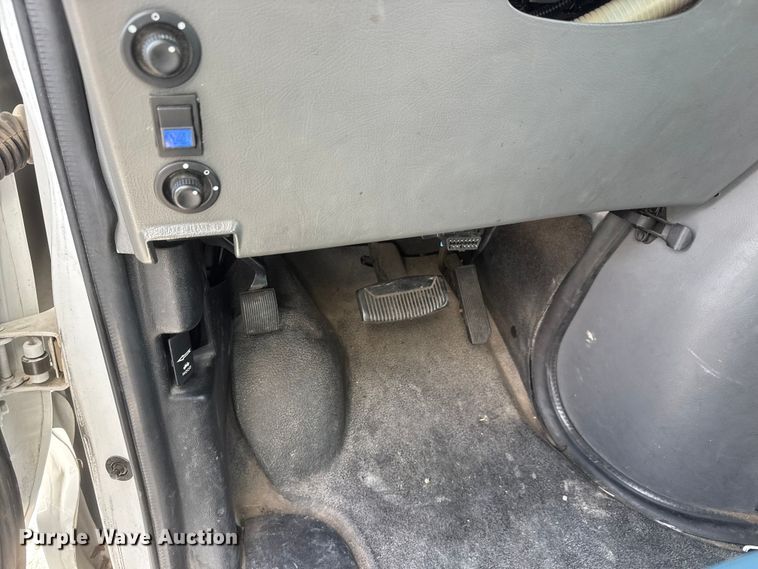 image for item ET1583 2007 Goshen Coach E450 Super Duty shuttle bus