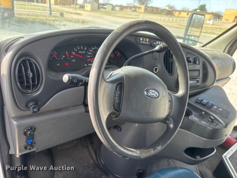 image for item ET1583 2007 Goshen Coach E450 Super Duty shuttle bus