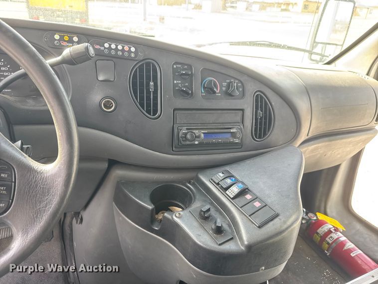 image for item ET1583 2007 Goshen Coach E450 Super Duty shuttle bus