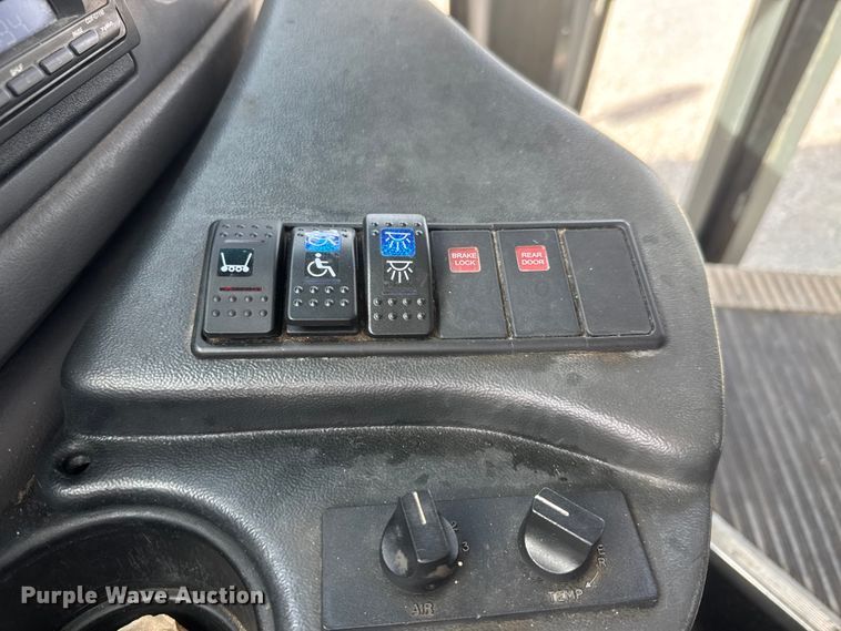 image for item ET1583 2007 Goshen Coach E450 Super Duty shuttle bus