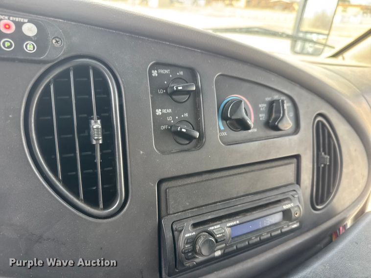 image for item ET1583 2007 Goshen Coach E450 Super Duty shuttle bus