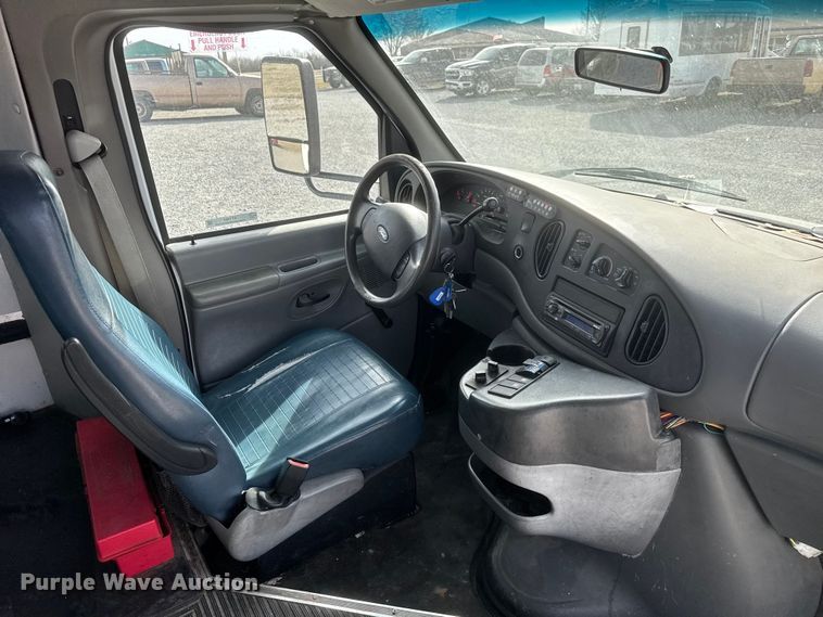 image for item ET1583 2007 Goshen Coach E450 Super Duty shuttle bus