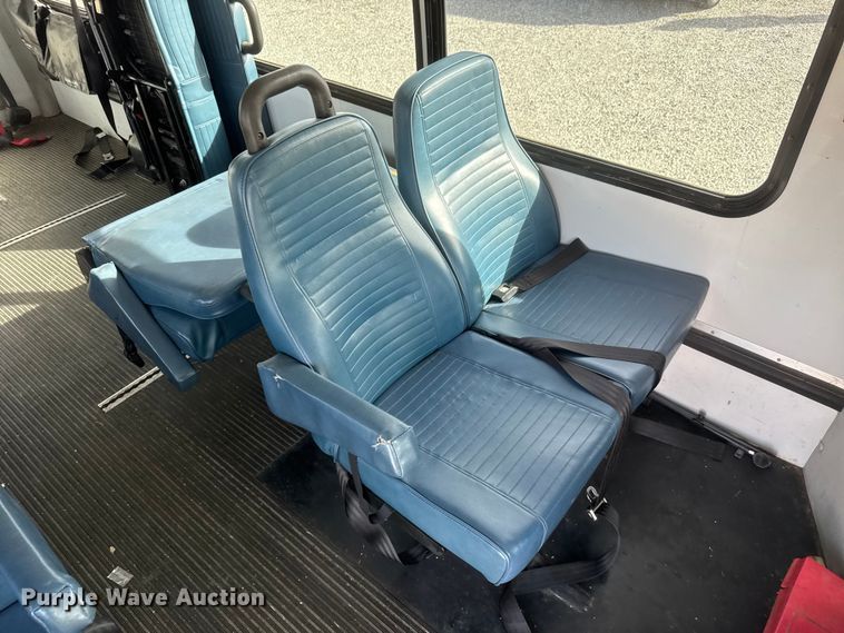 image for item ET1583 2007 Goshen Coach E450 Super Duty shuttle bus