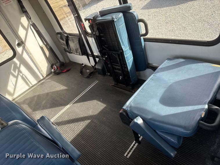 image for item ET1583 2007 Goshen Coach E450 Super Duty shuttle bus