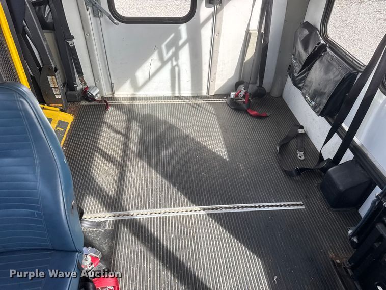 image for item ET1583 2007 Goshen Coach E450 Super Duty shuttle bus