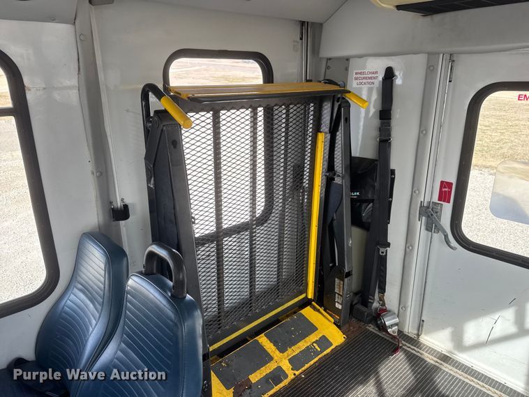 image for item ET1583 2007 Goshen Coach E450 Super Duty shuttle bus