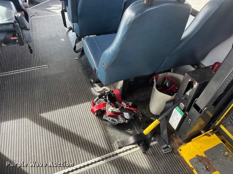 image for item ET1583 2007 Goshen Coach E450 Super Duty shuttle bus