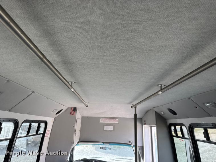 image for item ET1583 2007 Goshen Coach E450 Super Duty shuttle bus