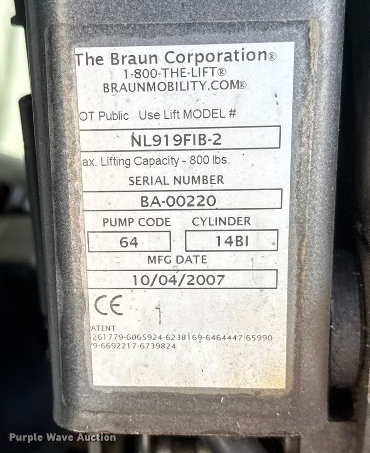 image for item ET1583 2007 Goshen Coach E450 Super Duty shuttle bus