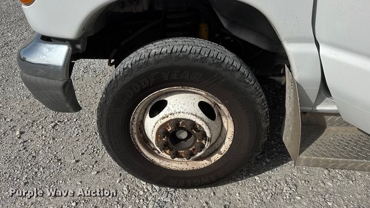 image for item ET1583 2007 Goshen Coach E450 Super Duty shuttle bus