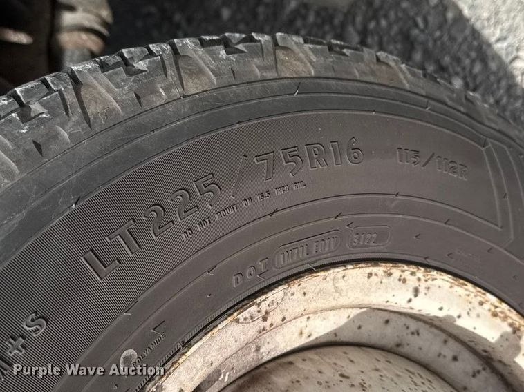 image for item ET1583 2007 Goshen Coach E450 Super Duty shuttle bus