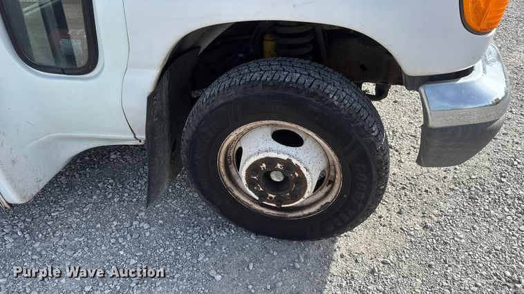 image for item ET1583 2007 Goshen Coach E450 Super Duty shuttle bus