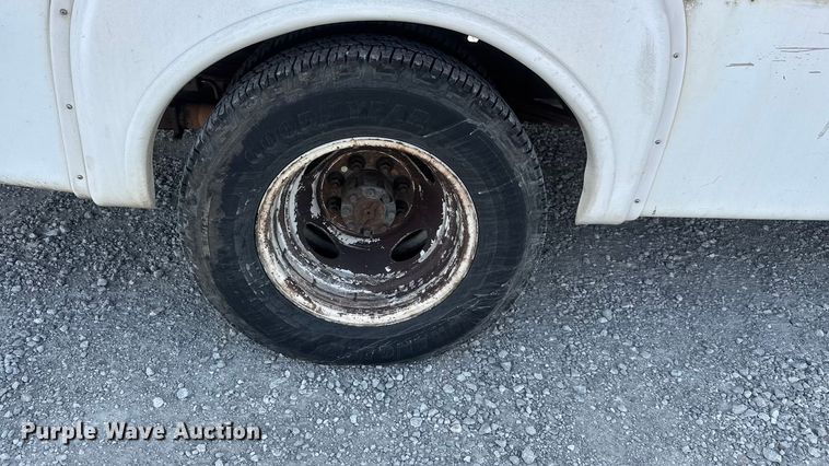 image for item ET1583 2007 Goshen Coach E450 Super Duty shuttle bus