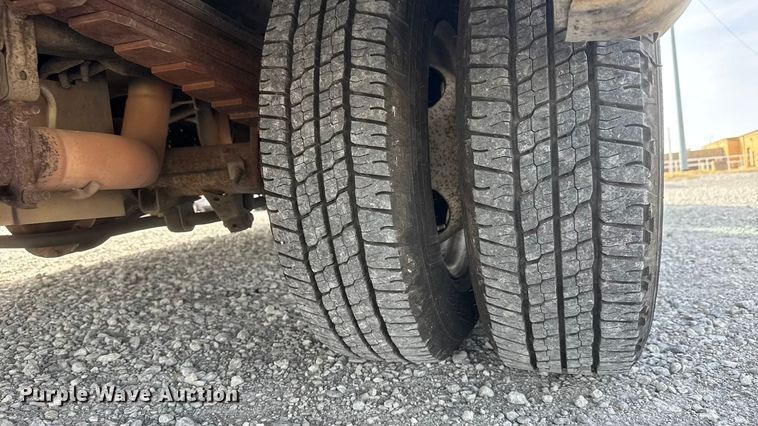 image for item ET1583 2007 Goshen Coach E450 Super Duty shuttle bus