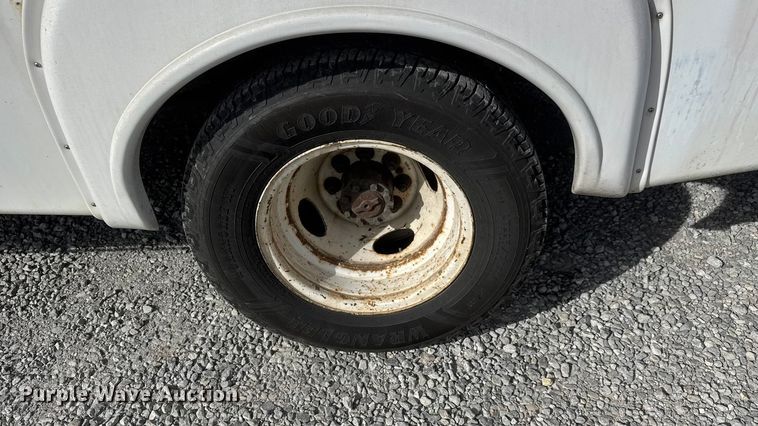 image for item ET1583 2007 Goshen Coach E450 Super Duty shuttle bus