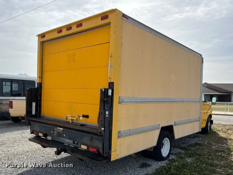 image for item ET1584 1999 GMC Savana 3500 box truck