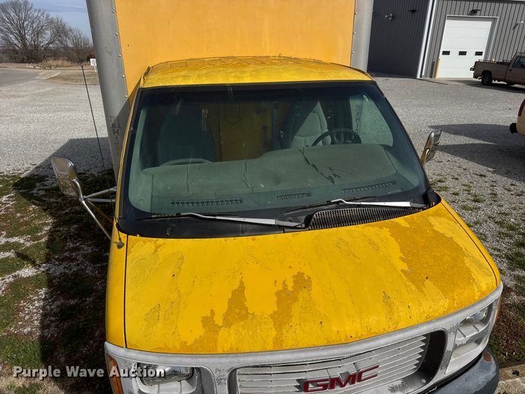 image for item ET1584 1999 GMC Savana 3500 box truck
