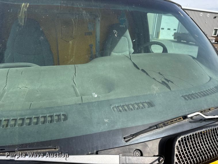 image for item ET1584 1999 GMC Savana 3500 box truck