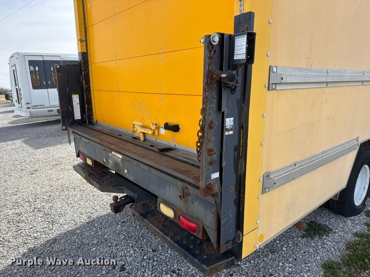 image for item ET1584 1999 GMC Savana 3500 box truck